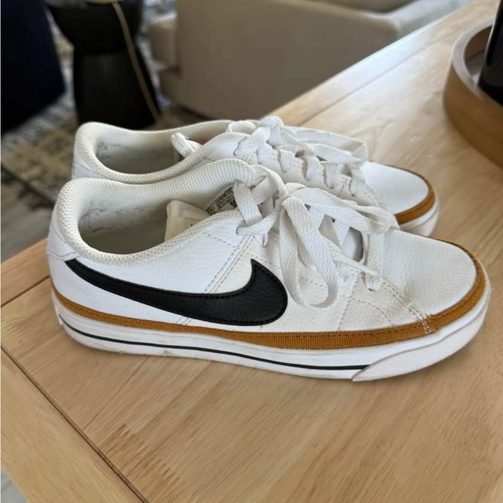 Nike Court Legacy